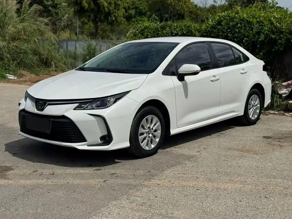Toyota Corolla — фото 4