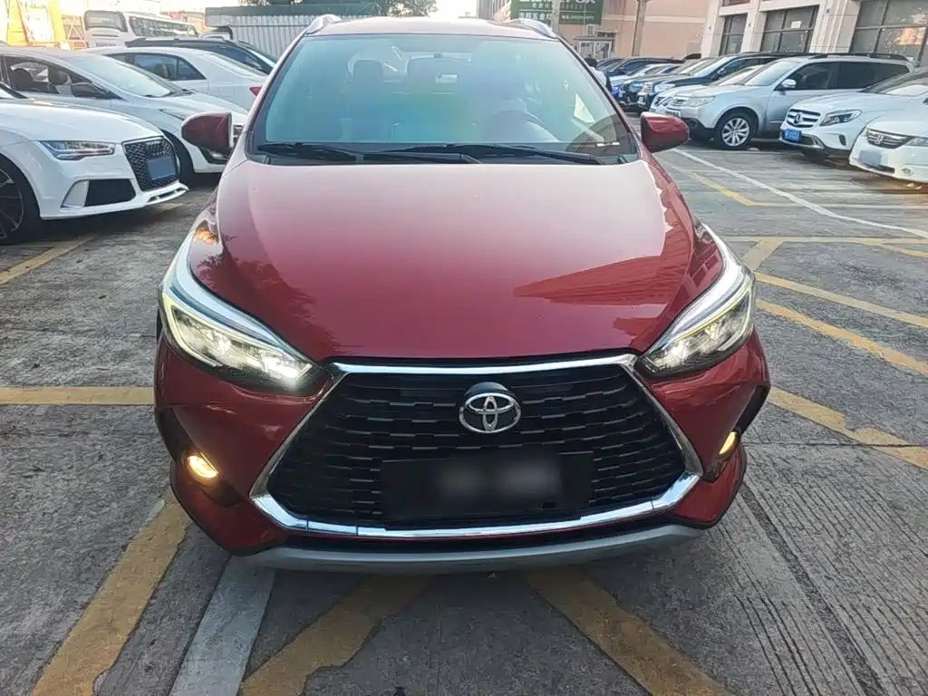 Toyota Yaris L — фото 2