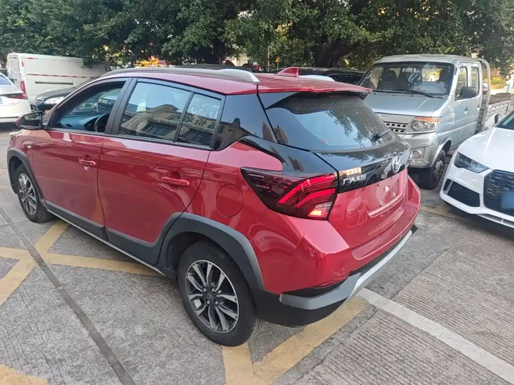 Toyota Yaris L — фото 4