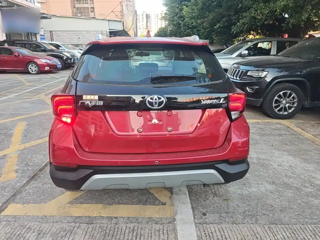 Toyota Yaris L — фото 5