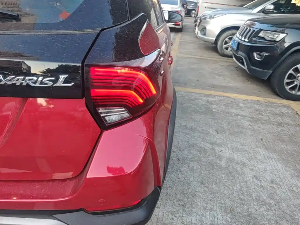 Toyota Yaris L — фото 7