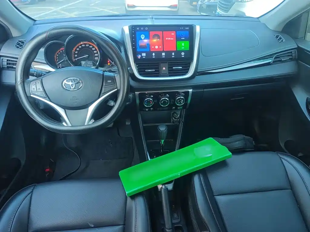 Toyota Yaris L — фото 9