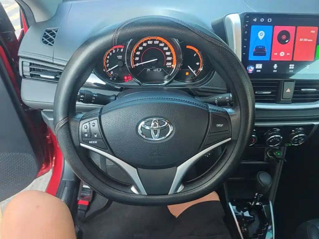 Toyota Yaris L — фото 10