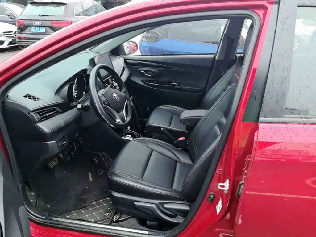 Toyota Yaris L — фото 14
