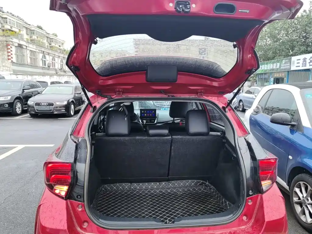 Toyota Yaris L — фото 18
