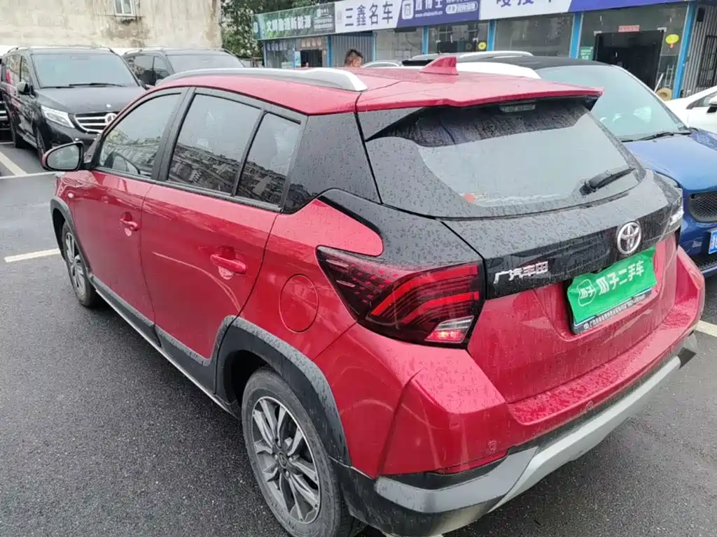 Toyota Yaris L — фото 4