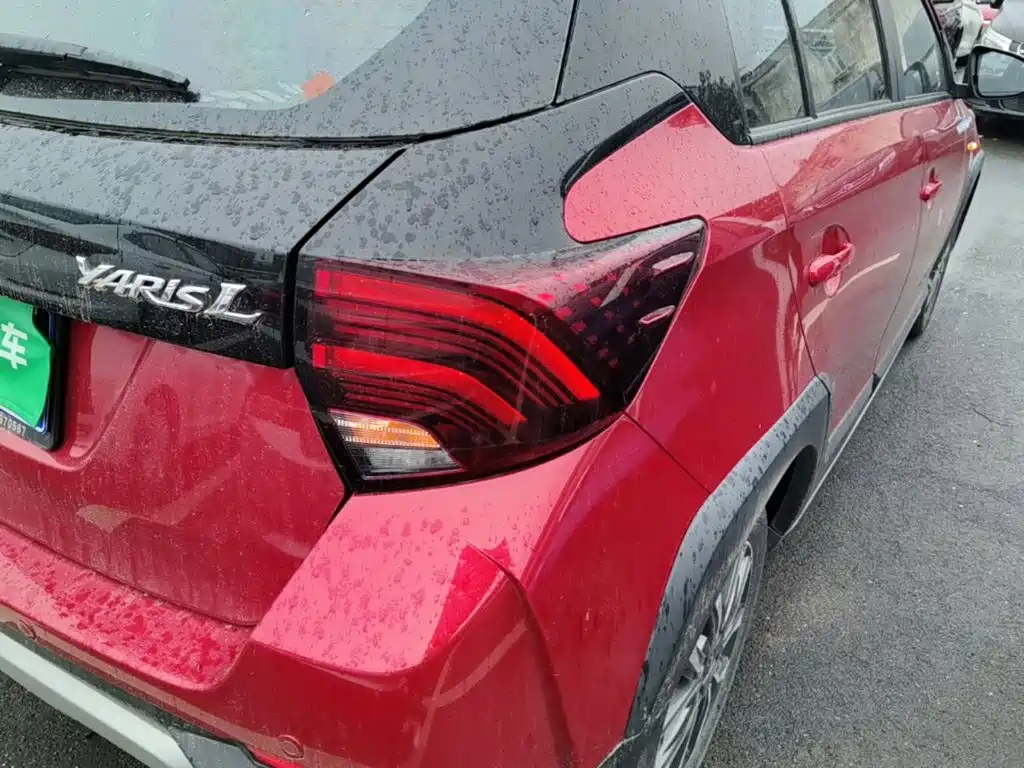 Toyota Yaris L — фото 7