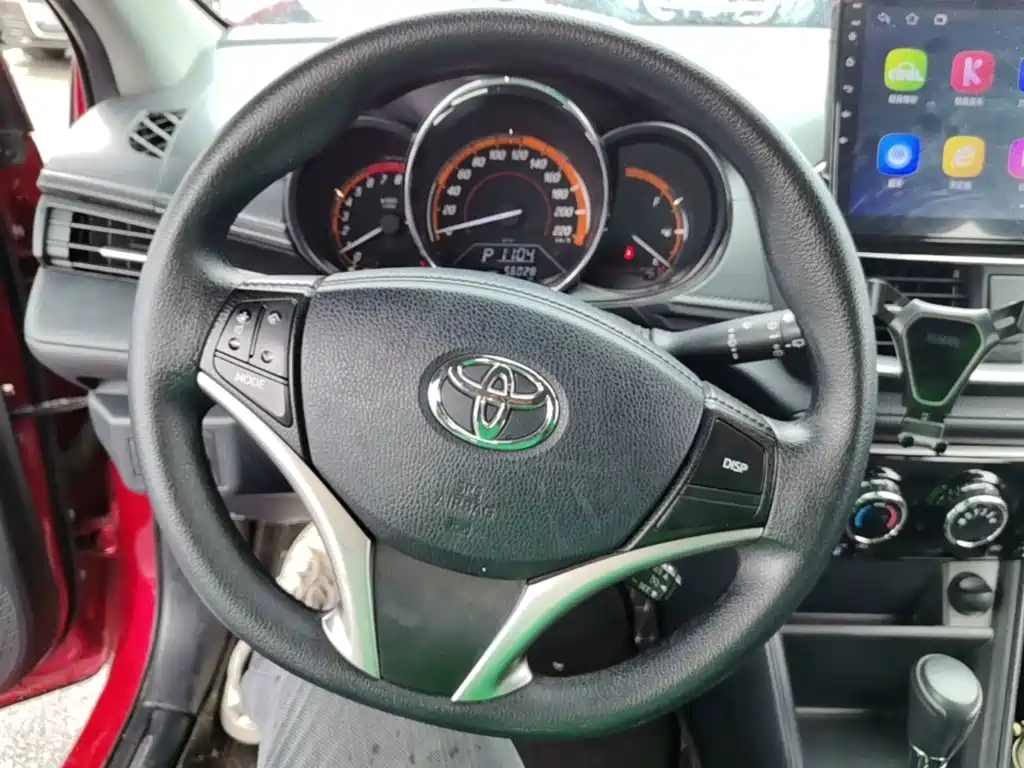 Toyota Yaris L — фото 10