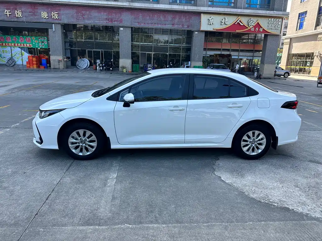 Toyota Corolla — фото 4