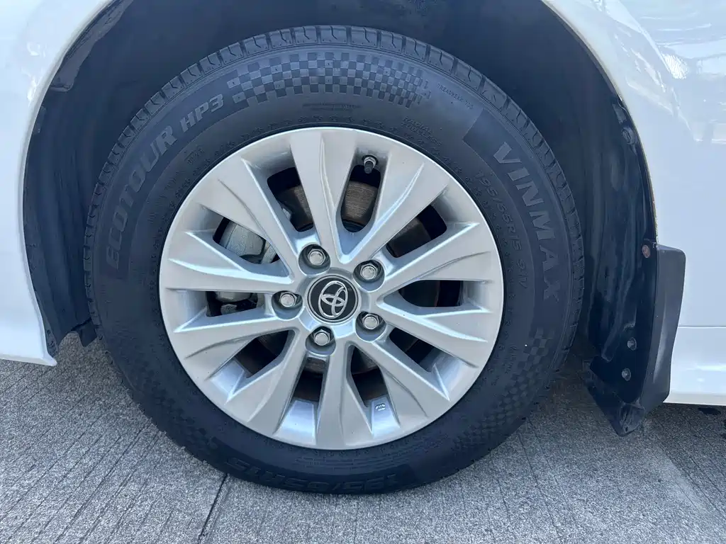 Toyota Corolla — фото 8