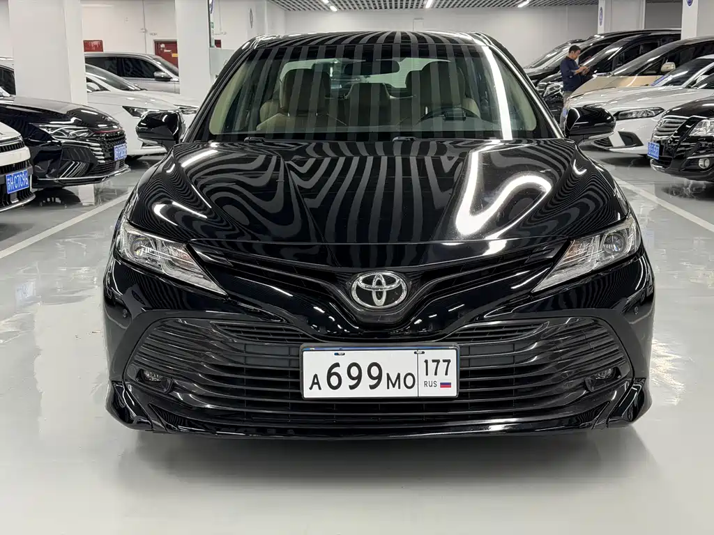 Toyota Camry — фото 2