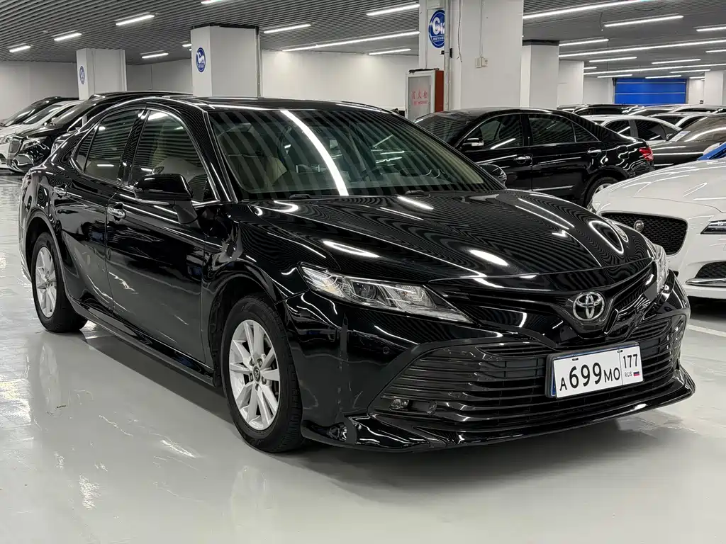 Toyota Camry — фото 3