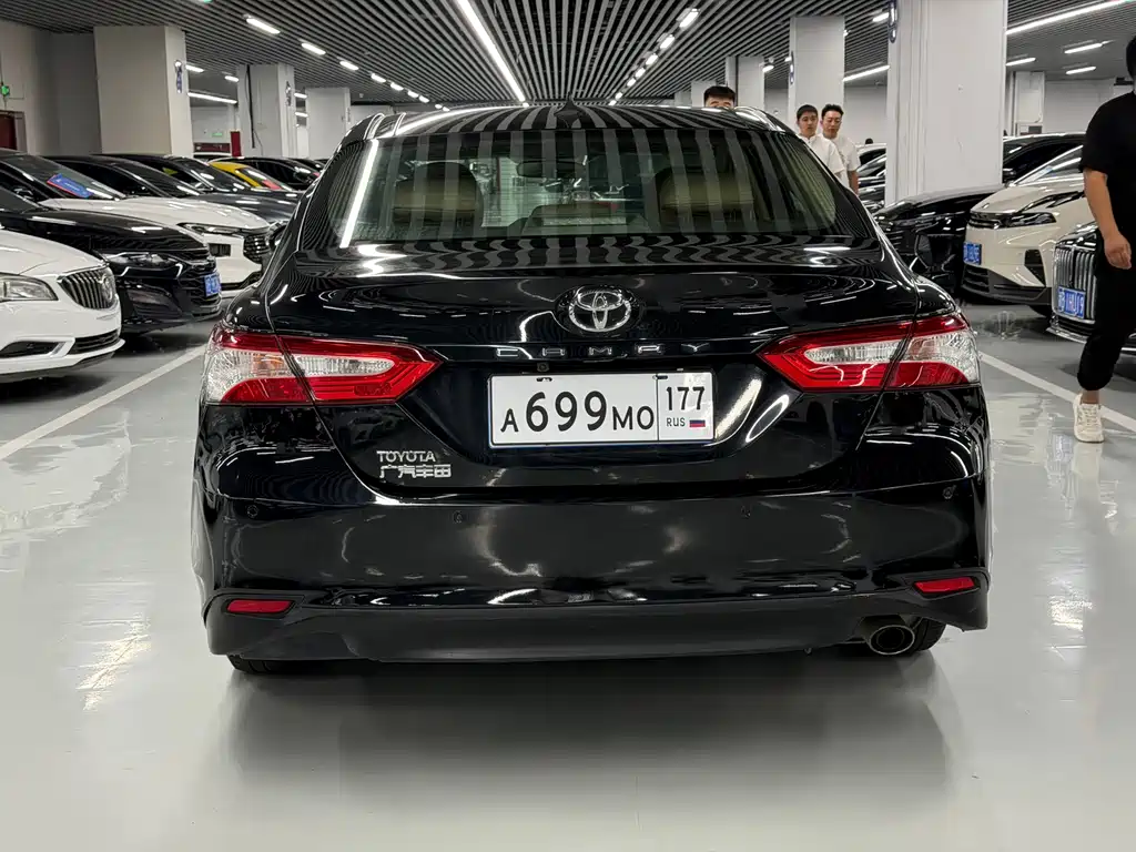 Toyota Camry — фото 6