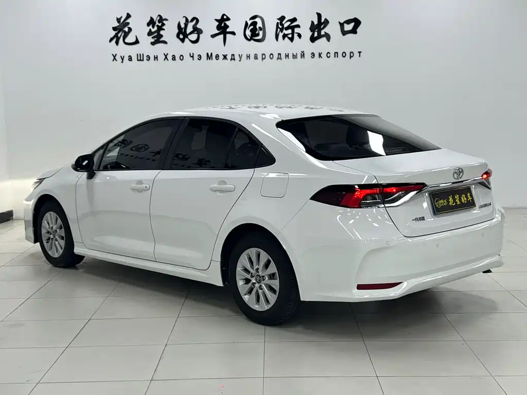 Toyota Corolla — фото 7