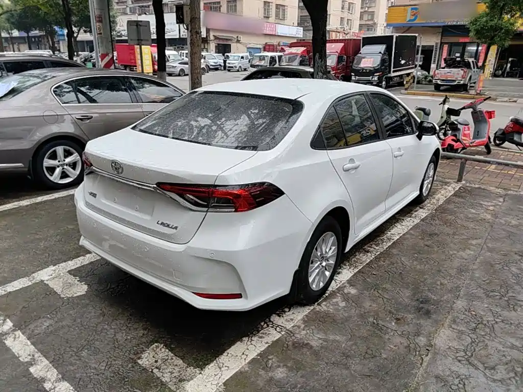 Toyota Corolla — фото 6