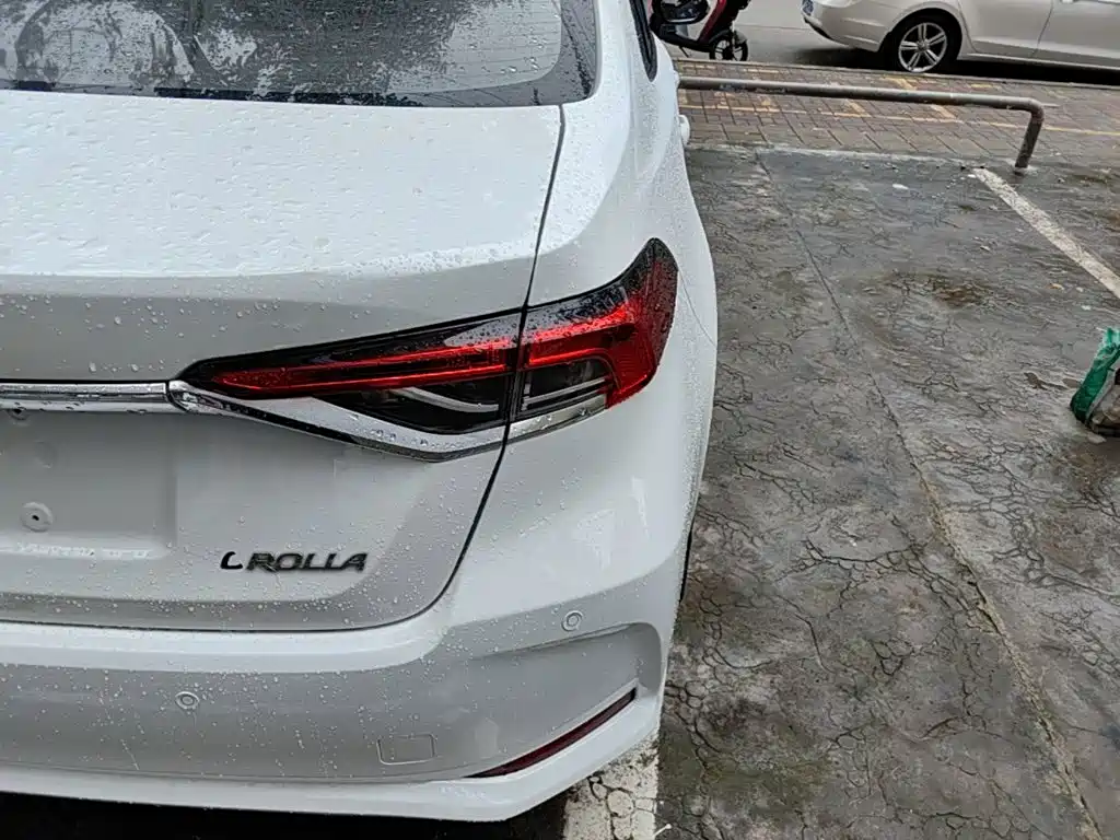 Toyota Corolla — фото 7
