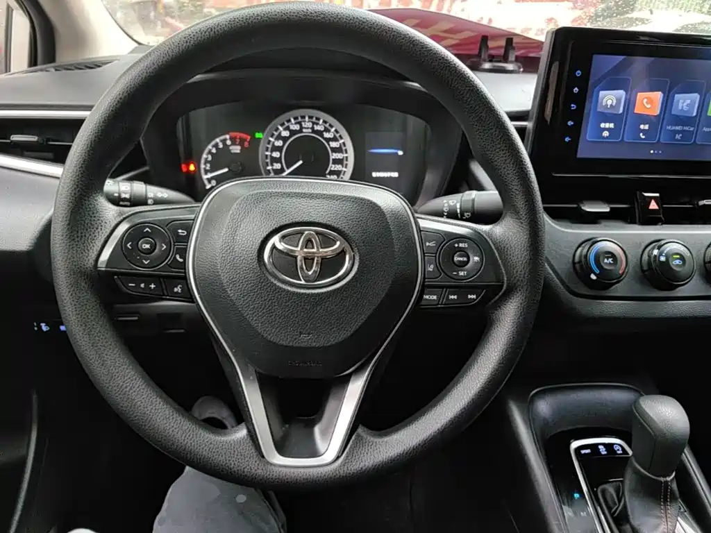 Toyota Corolla — фото 10