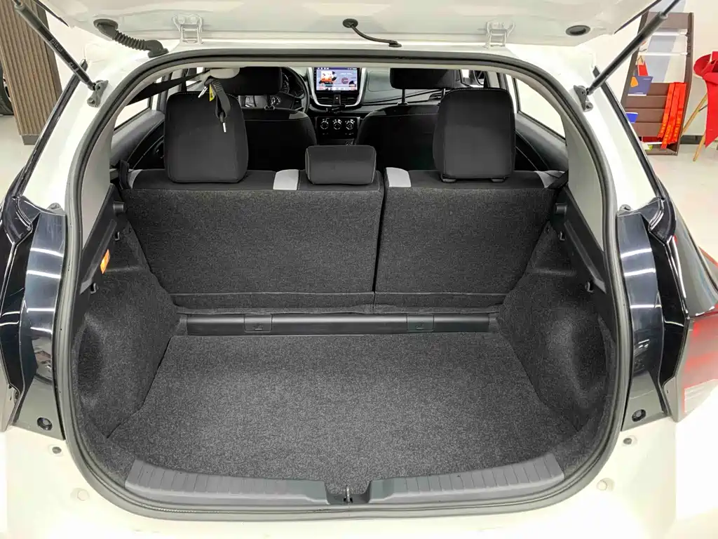 Toyota Yaris L — фото 11