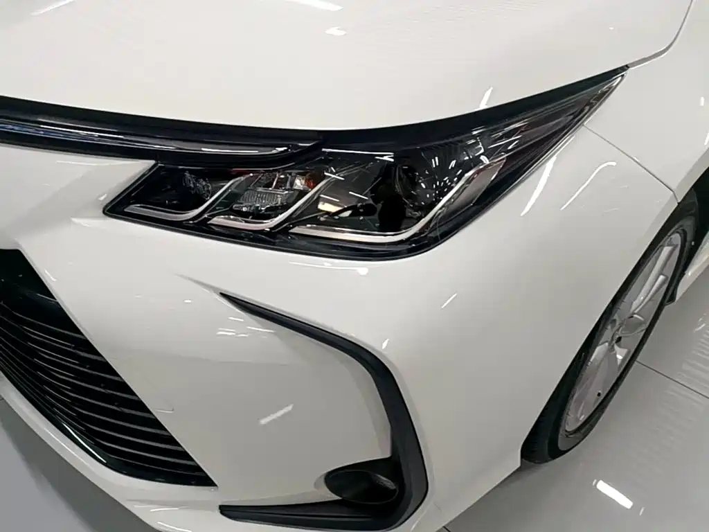 Toyota Corolla — фото 23