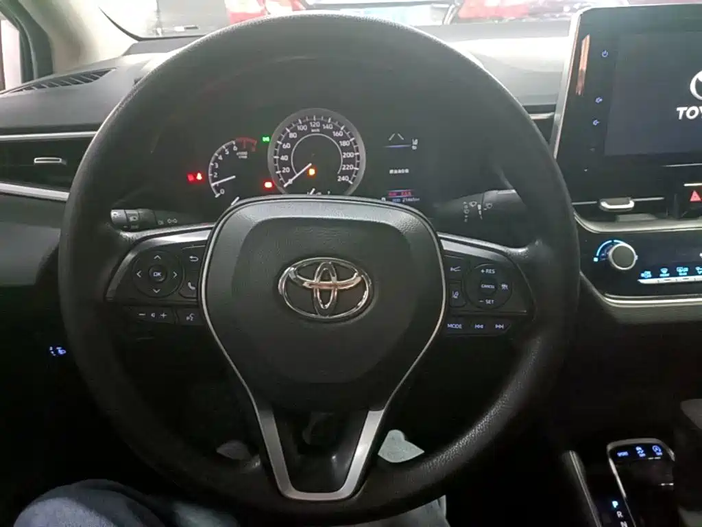 Toyota Corolla — фото 10