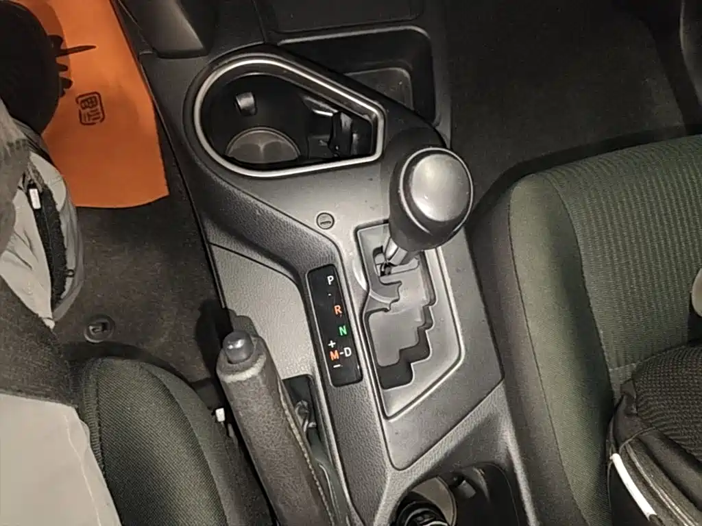 Toyota RAV4 — фото 13