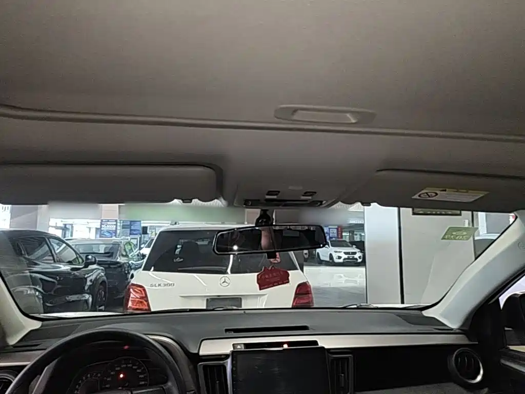 Toyota RAV4 — фото 17