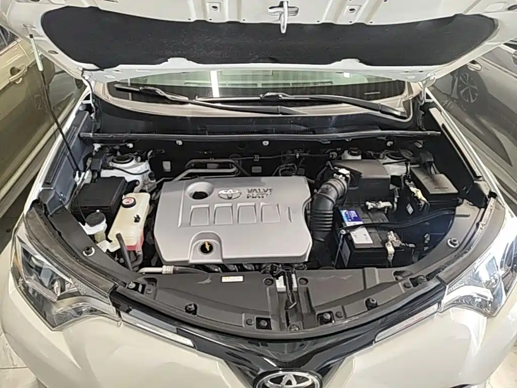 Toyota RAV4 — фото 19