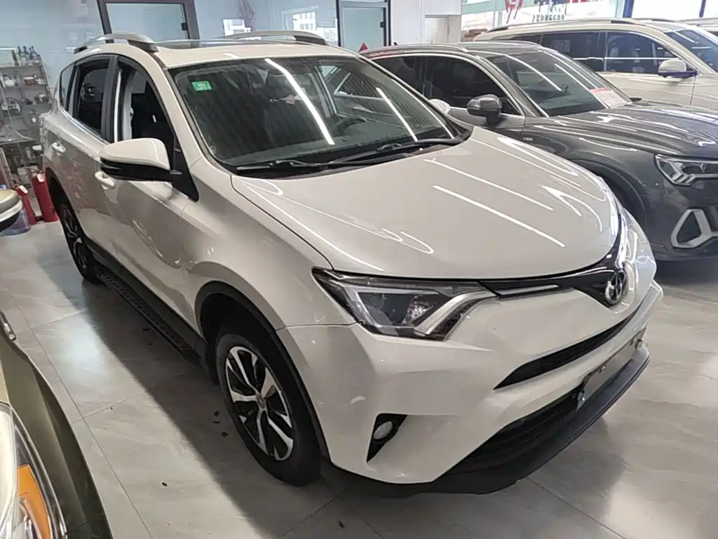 Toyota RAV4 — фото 3