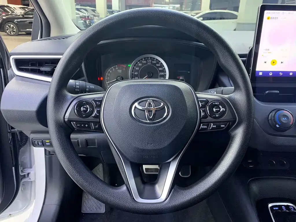Toyota Corolla — фото 8