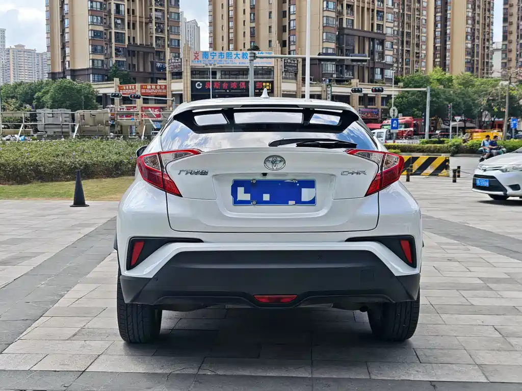 Toyota C-HR — фото 8