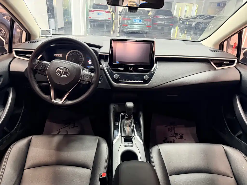 Toyota Corolla — фото 20