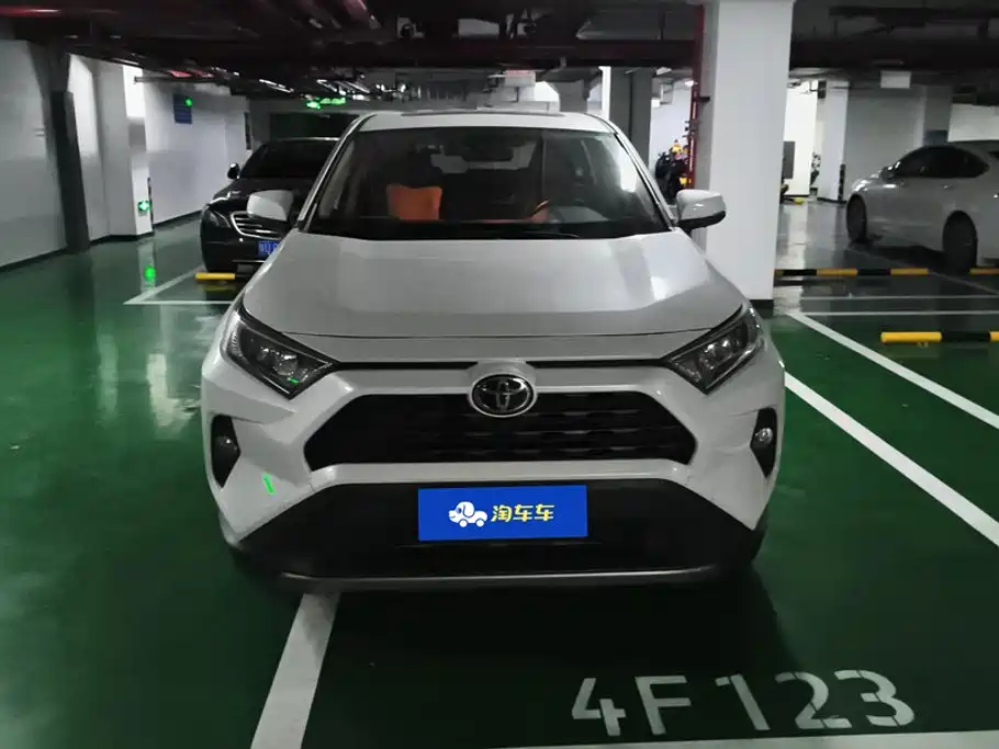 Toyota RAV4 — фото 2