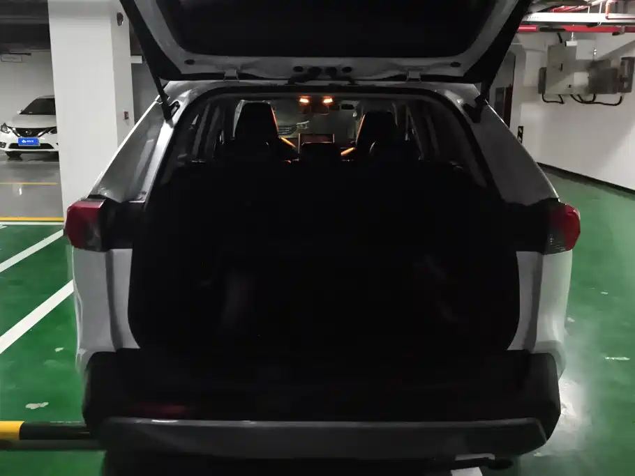 Toyota RAV4 — фото 4