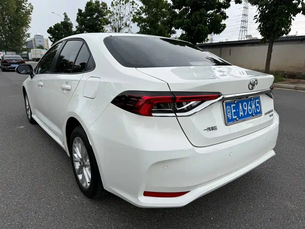Toyota Corolla — фото 8