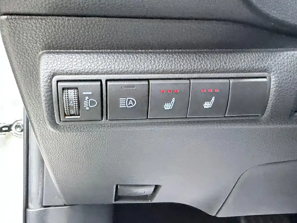 Toyota Corolla — фото 11