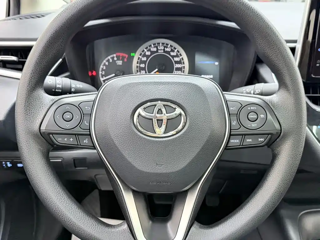Toyota Corolla — фото 13