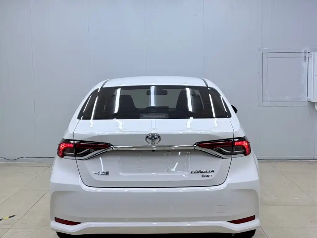 Toyota Corolla — фото 5