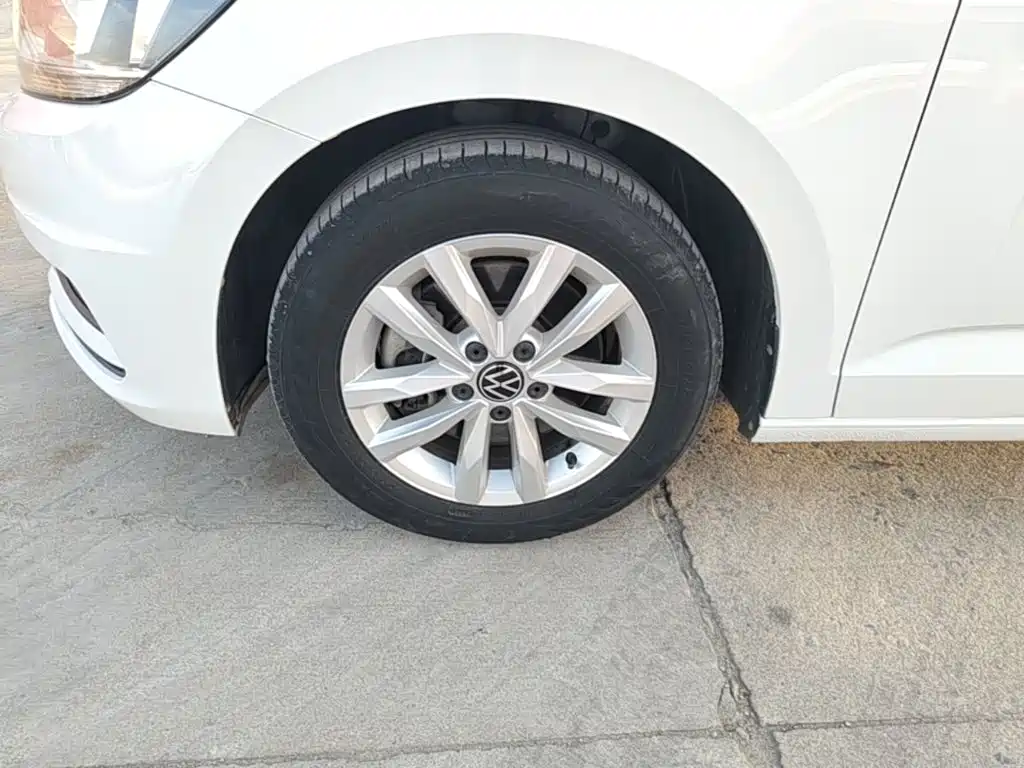 Volkswagen Touran — фото 22