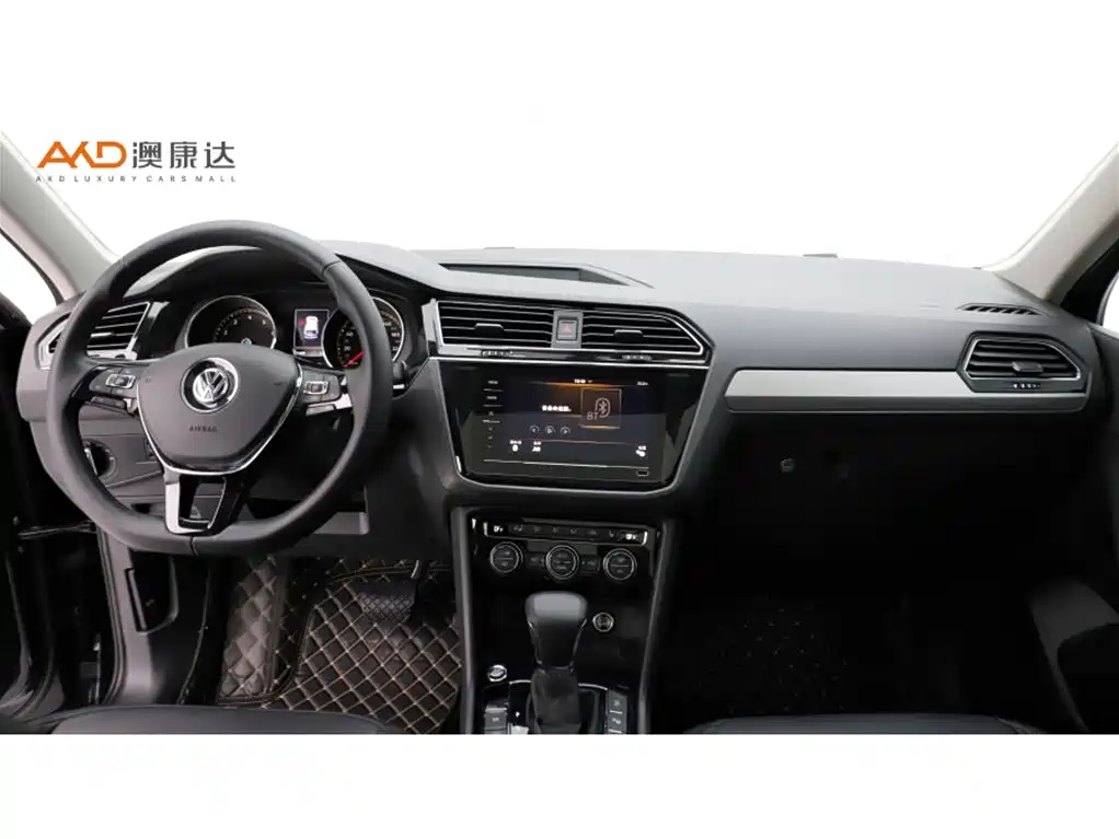 Volkswagen Tiguan L — фото 5
