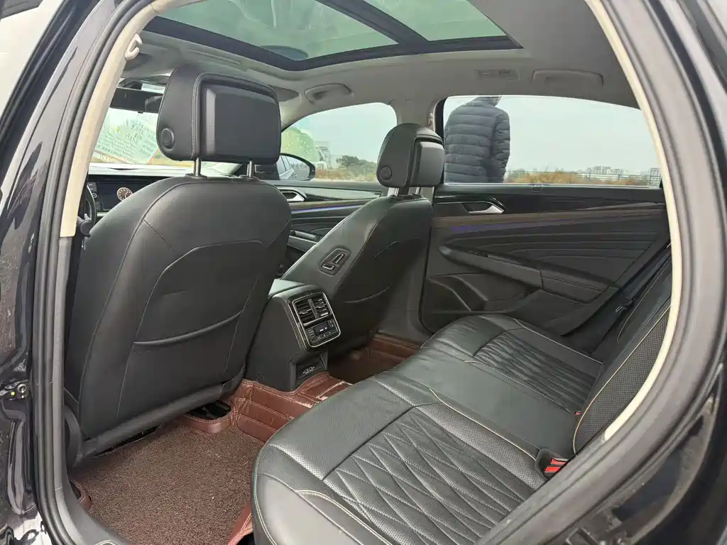 Volkswagen Passat — фото 9