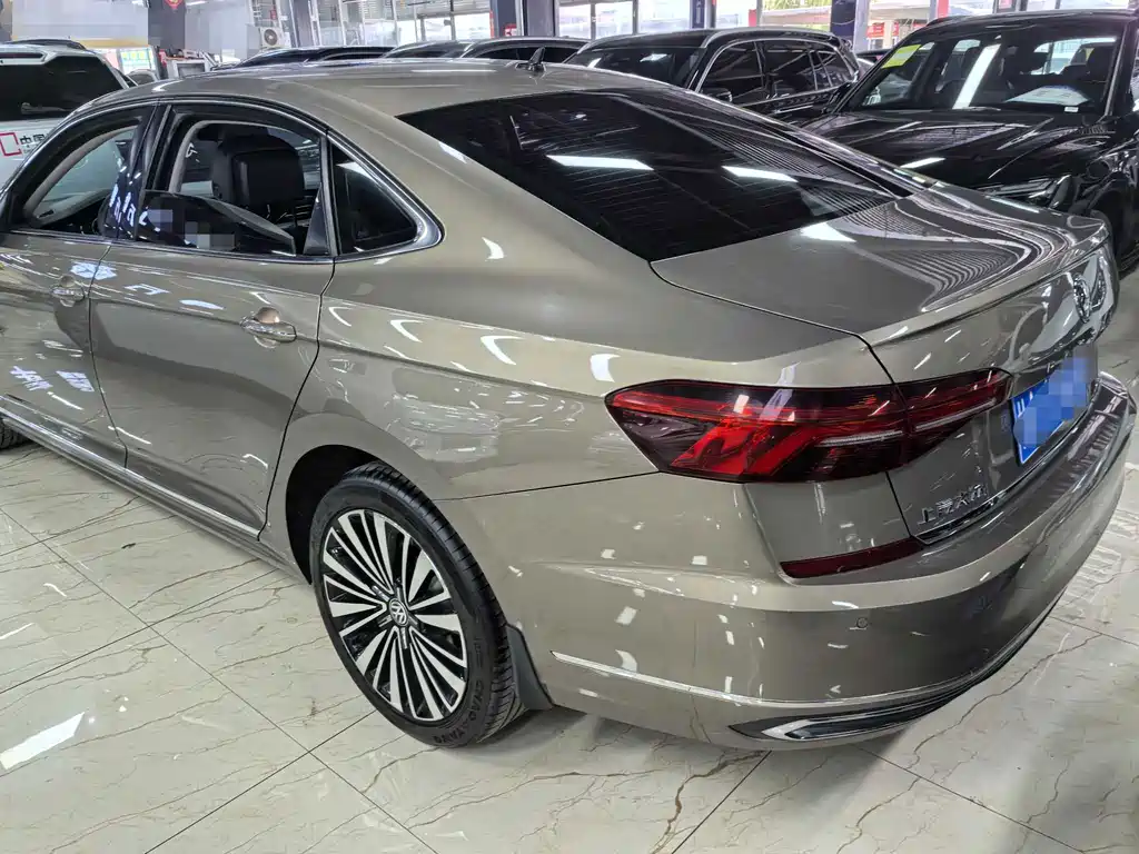 Volkswagen Passat — фото 4