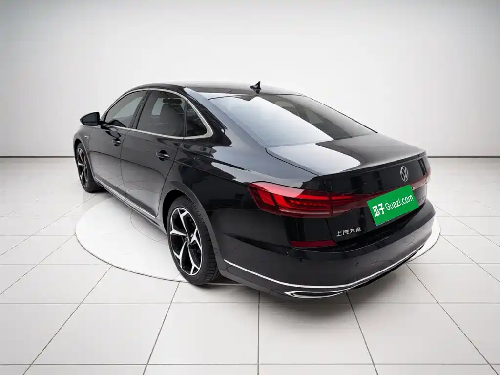 Volkswagen Passat — фото 4