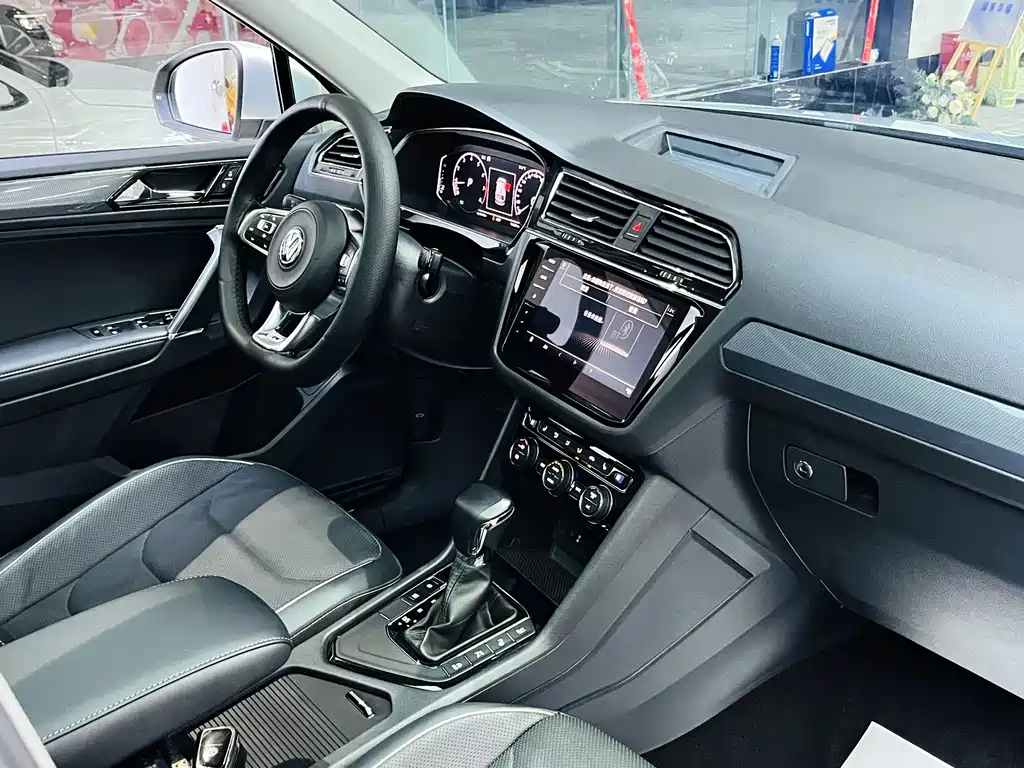 Volkswagen Tiguan L — фото 14