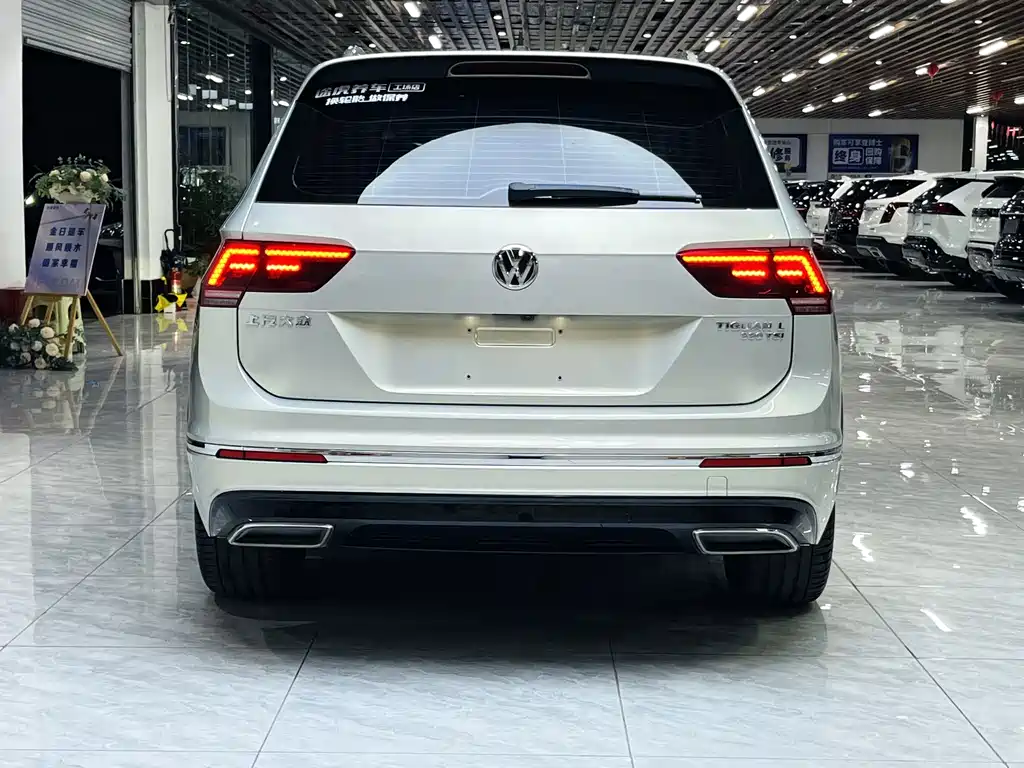 Volkswagen Tiguan L — фото 17