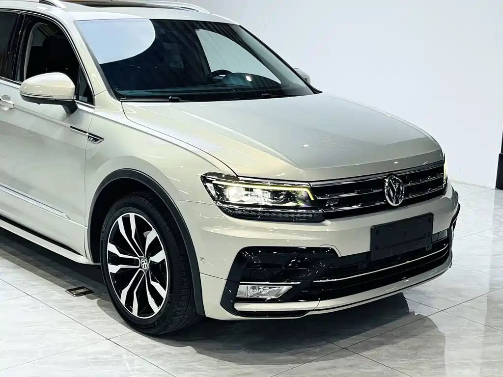 Volkswagen Tiguan L — фото 4