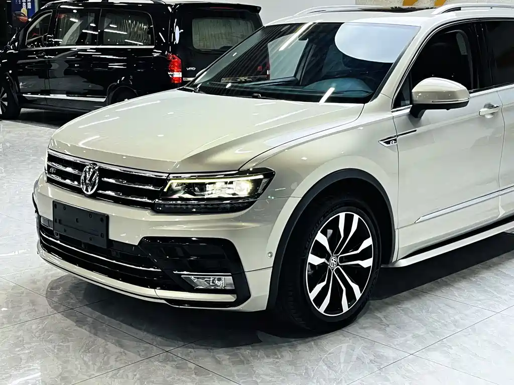 Volkswagen Tiguan L — фото 5