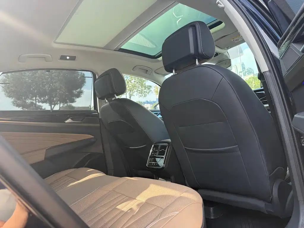 Volkswagen Passat — фото 13