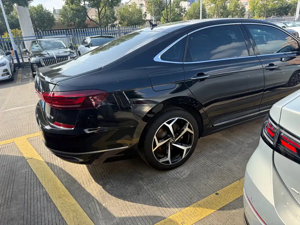 Volkswagen Passat — фото 7