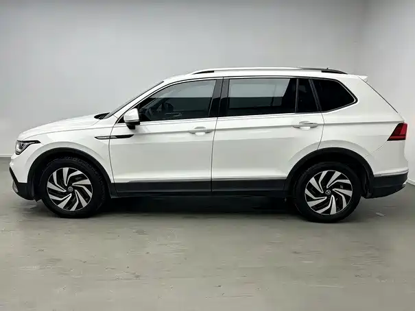 Volkswagen Tiguan L — фото 3