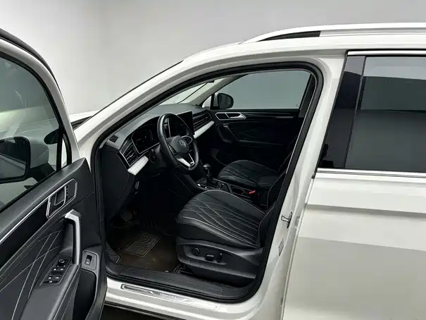 Volkswagen Tiguan L — фото 8